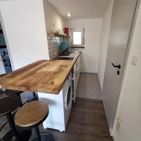 By The For 4 People With Fireplace And Sauna بيت للعطل